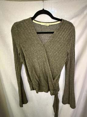 Live To Be Spoiled Gray Ribbed Long Sleeve Wrap Top, Size S